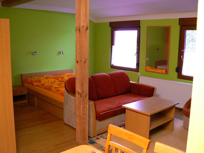 Apartmán — spálňa a obývačka